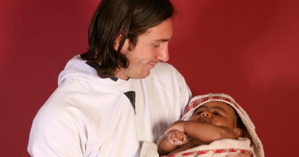 Lionel Messi once held baby Lamine Yamal in his arms. Years later ...