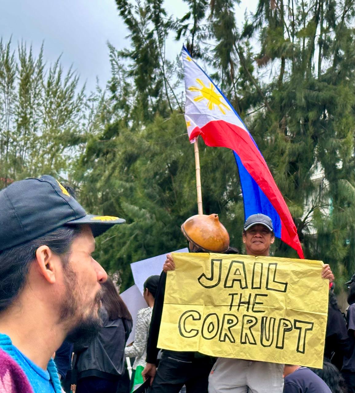 Man with "Jail the corrupt" banner