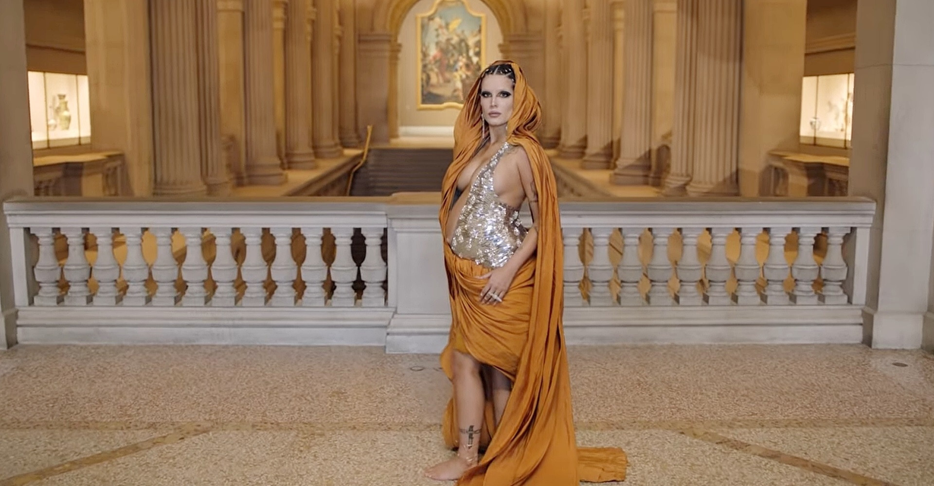 Halsey unveils album cover art celebrating pregnant, postpartum bodies(02)