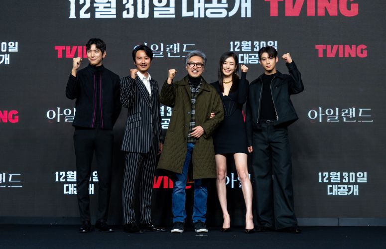 (Photo Courtesy of TVING) Sung Jun, Kim Nam-gil, Director Bae Jong, Lee Da-hee, Cha Eun-woo