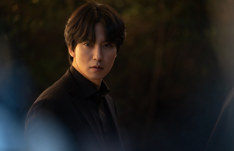 Kim Nam-gil as the demon hunter Van in Island