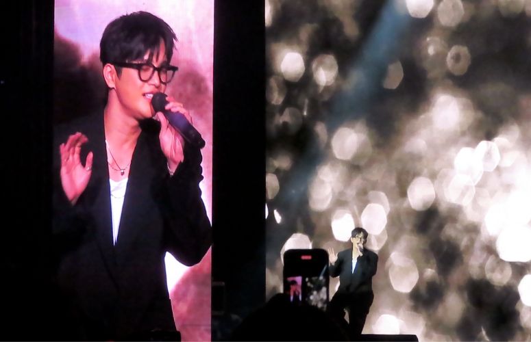 Seo In Guk sings Ikaw 