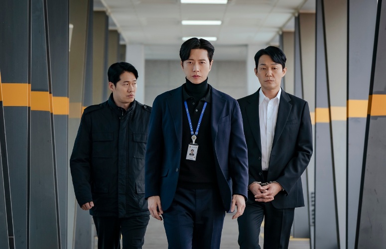 Park Hae-jin is Kim Moo-chan in The Killing Vote