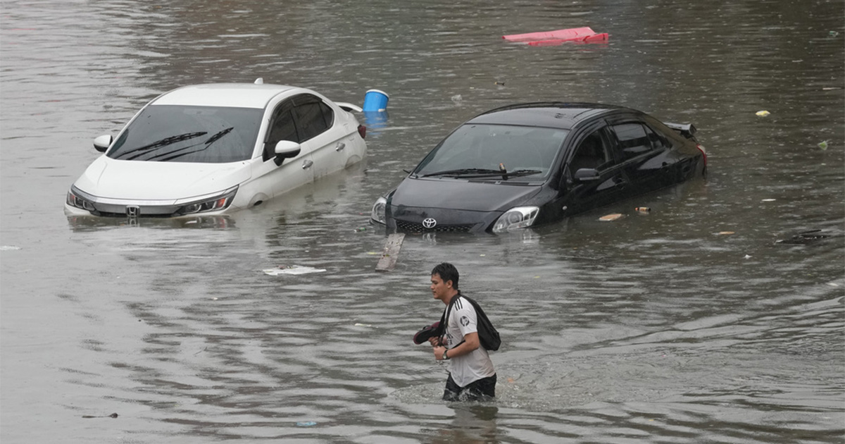 Starkregen und Überschwemmungen in Bangkok führen zu Verkehrsbehinderungen ...