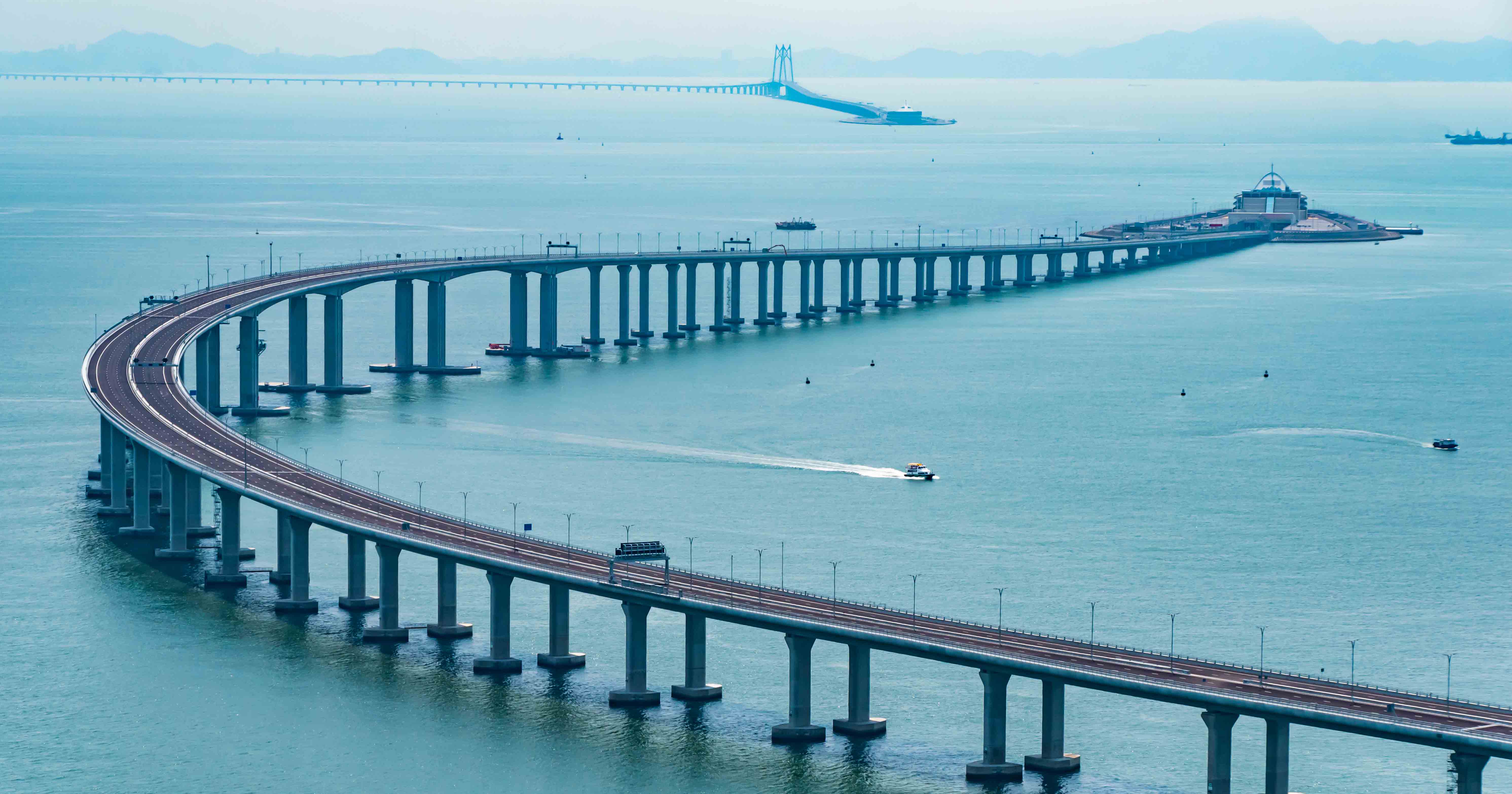 Macau to offer free bus transfer to foreign visitors arriving in Hong Kong