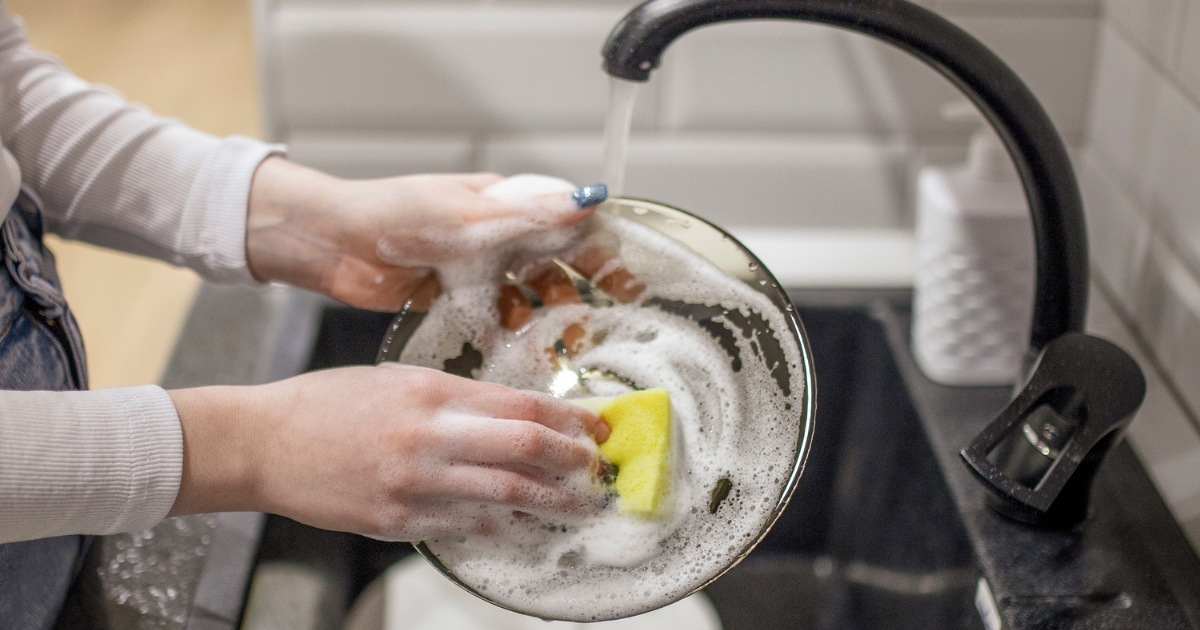 GUIDE: Did you know there's a proper order for washing your dishes? Here's how to do it