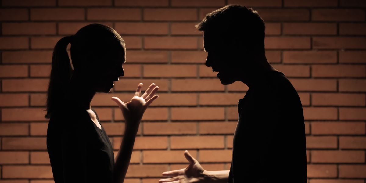 Wie sieht Gaslighting in einer Beziehung aus und wie kann man es beenden?