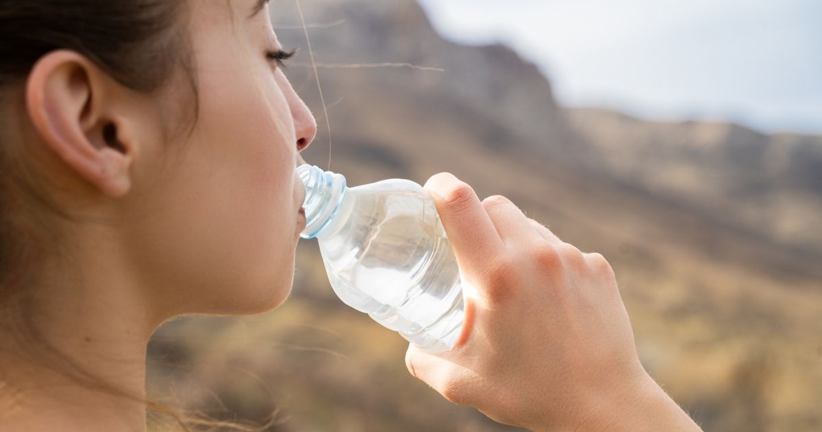 Kann basisches Wasser Sodbrennen wirklich reduzieren? Das sagen Experten